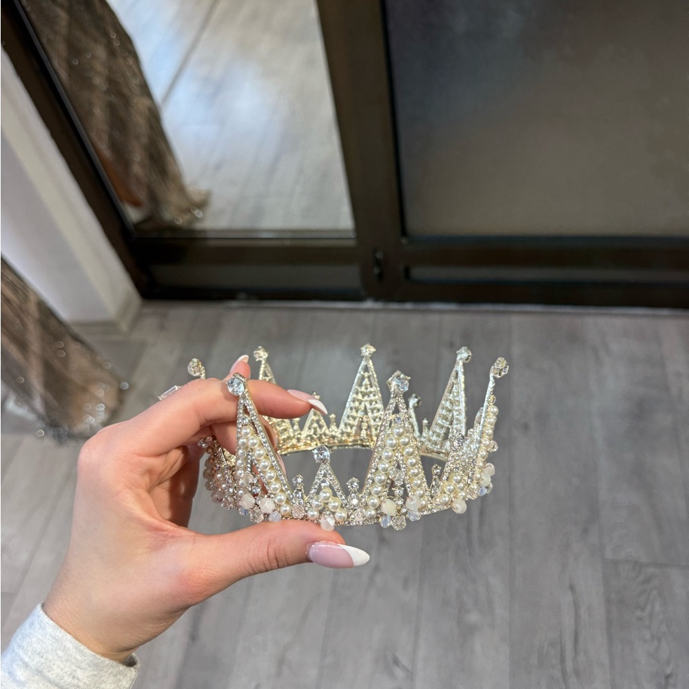 Elegant Silver and Crystal Bridal Crown